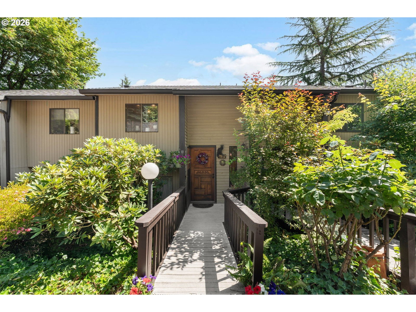 2812 TREE TOP LN
