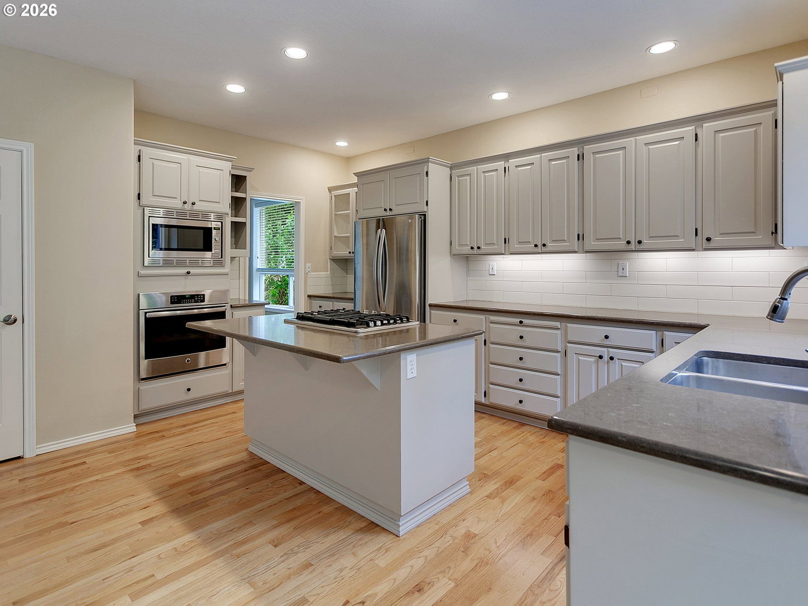 Listing photo 5 of 48, 6301 SW FLOWER ST, Portland, OR, 97221