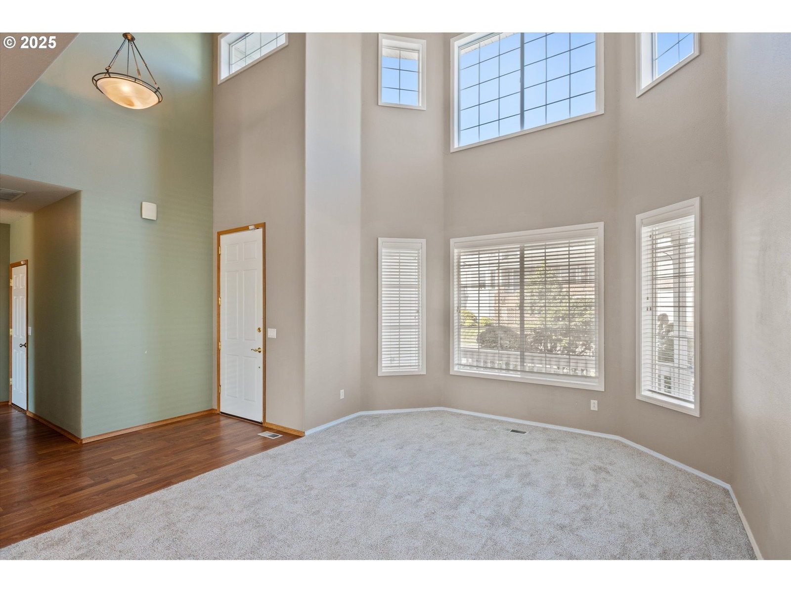 Listing photo 5 of 33, 15330 SE OGDEN DR, Portland, OR, 97236