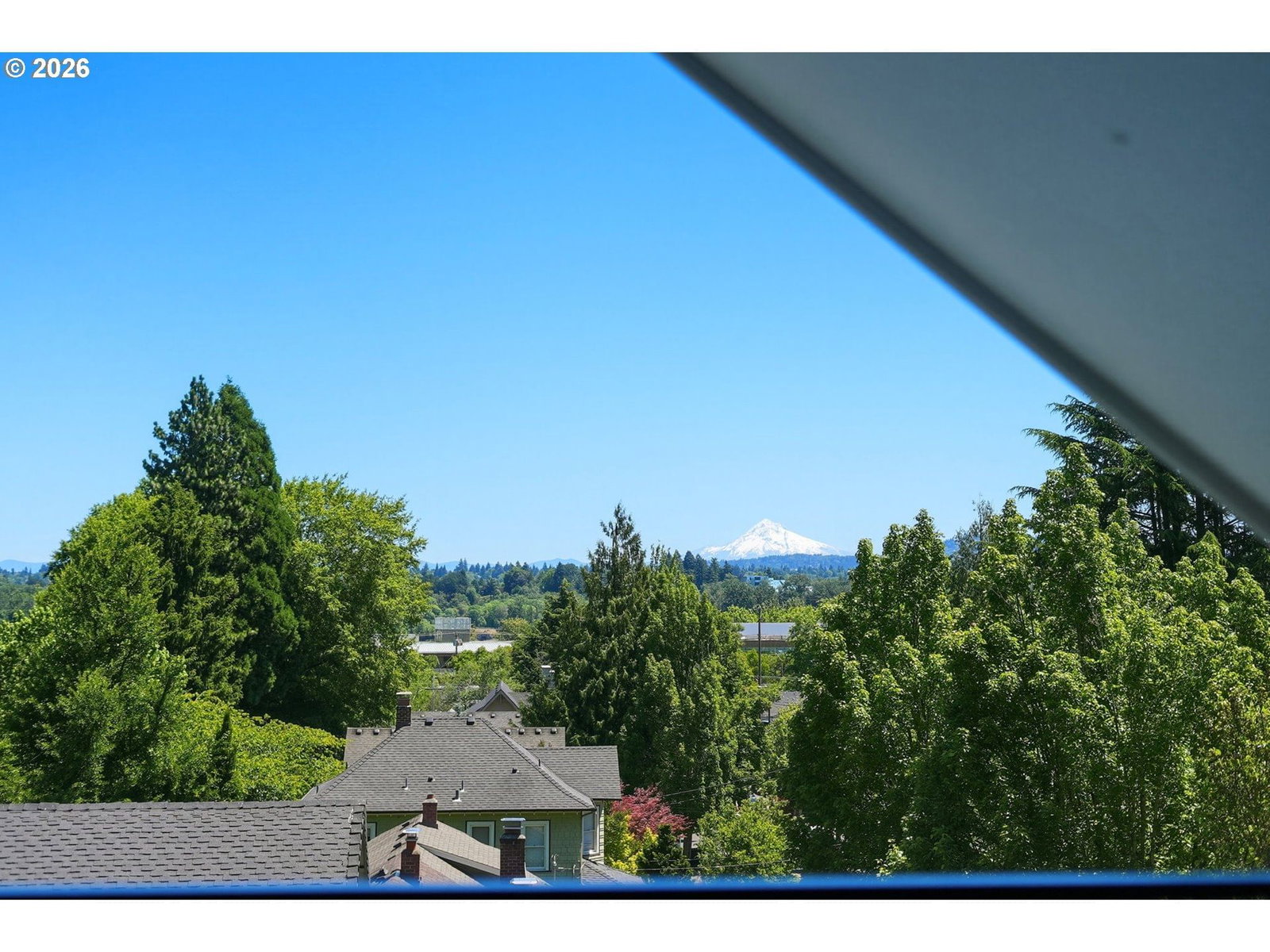 Listing photo 4 of 44, 207 S NEBRASKA ST, Portland, OR, 97239