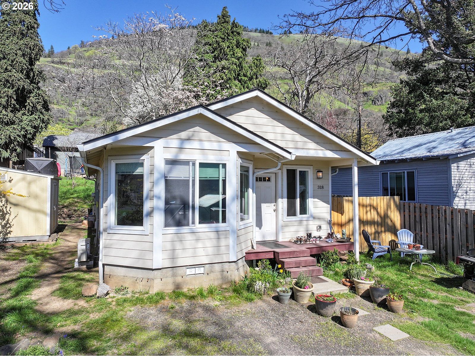 Primary listing photo, 318 Steuben ST, Bingen, WA, 98605