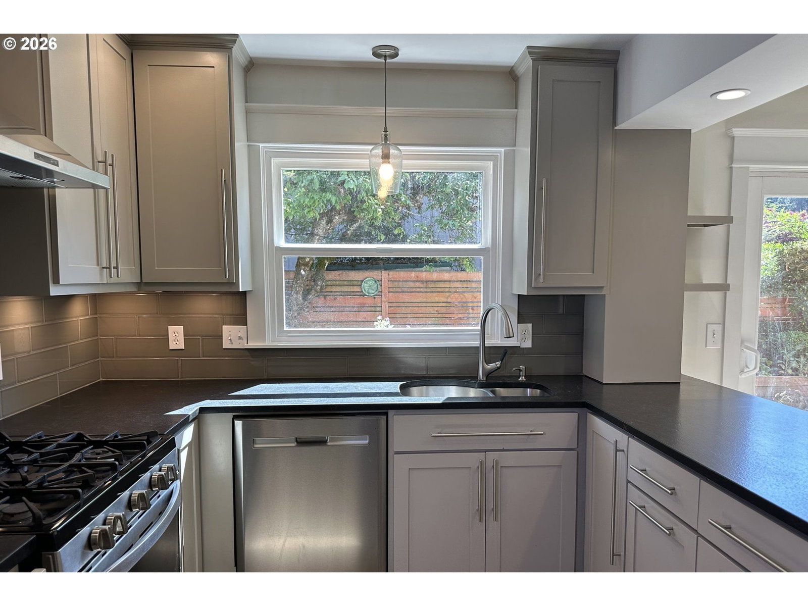 Listing photo 5 of 26, 7670 SW DANIELLE AVE, Beaverton, OR, 97008