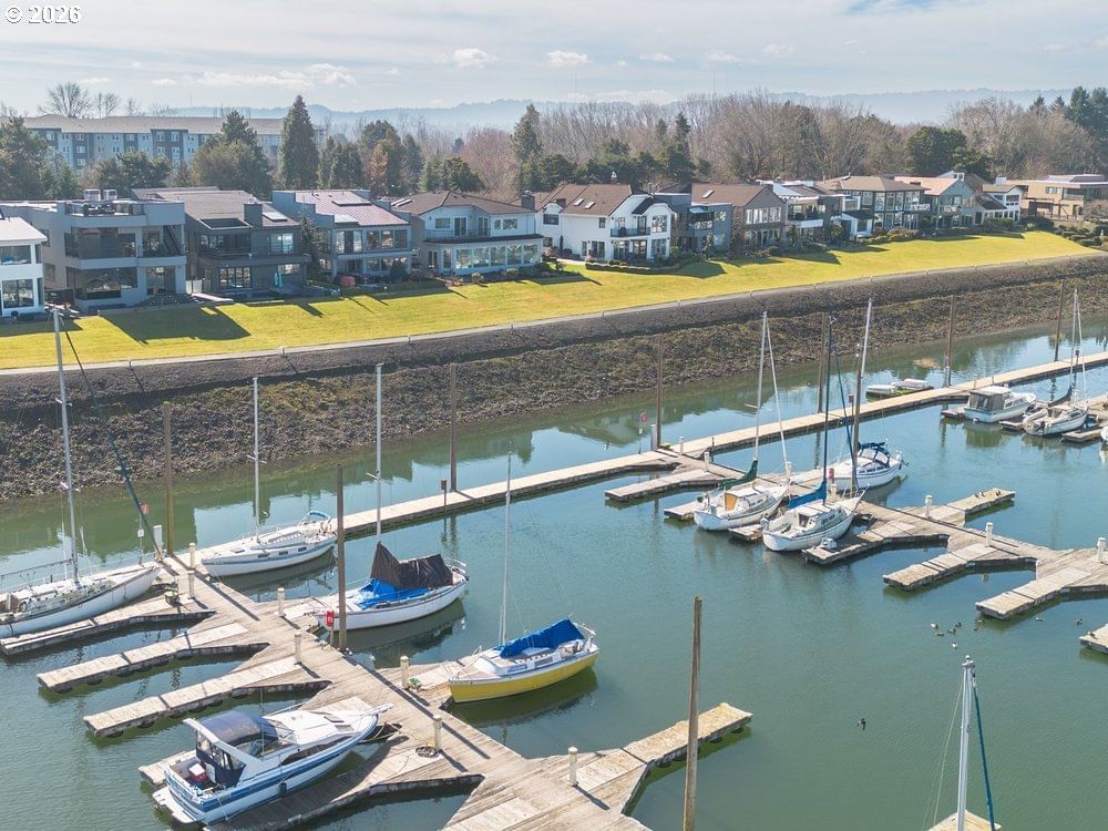 Listing photo 4 of 47, 165 N LOTUS BEACH DR, Portland, OR, 97217