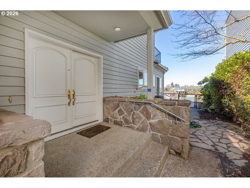 Listing photo 5 of 47, 165 N LOTUS BEACH DR, Portland, OR, 97217