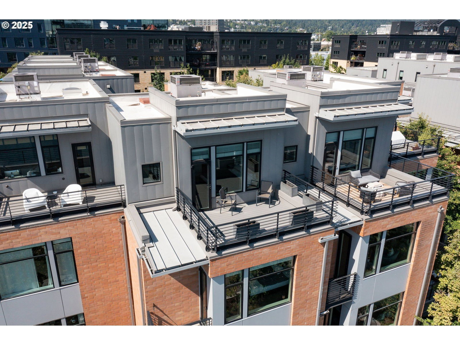 Listing photo 4 of 35, 1658 NW RIVERSCAPE ST, Portland, OR, 97209