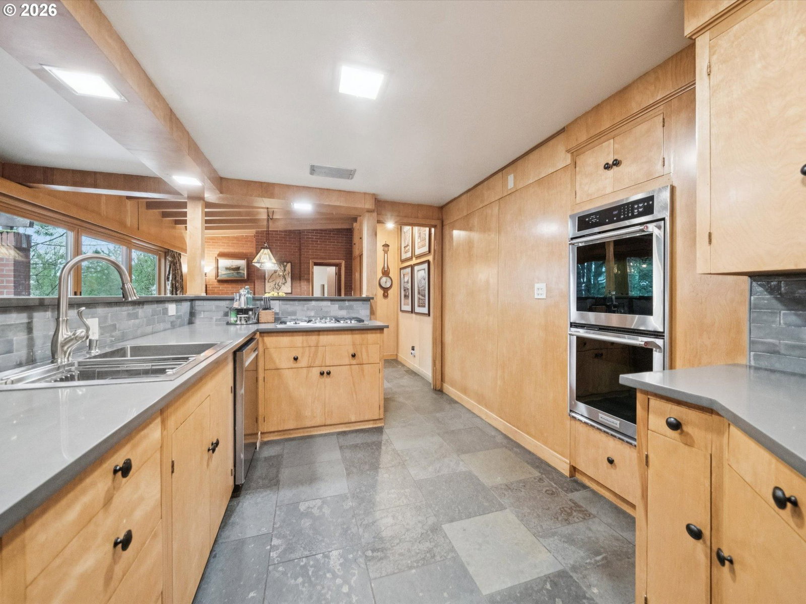 Listing photo 4 of 48, 8401 CANYON LN, Portland, OR, 97225