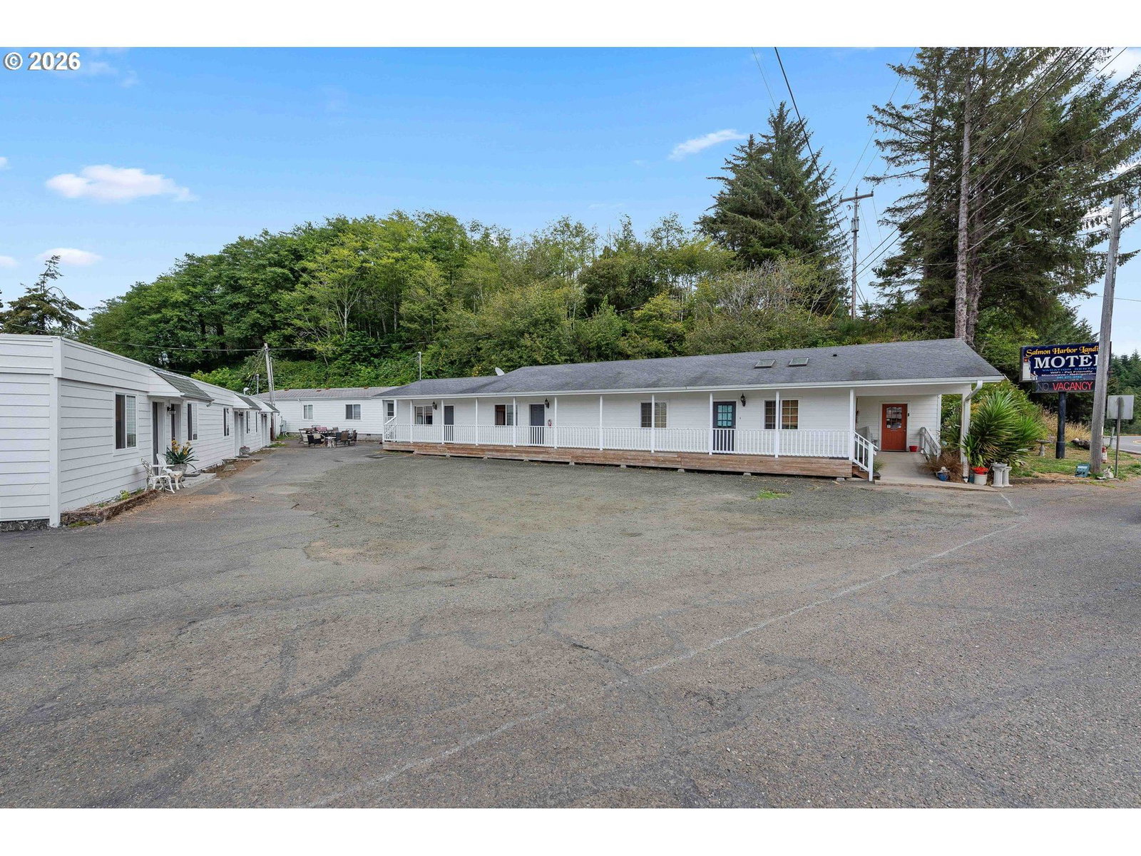 Listing photo 1 of 6
