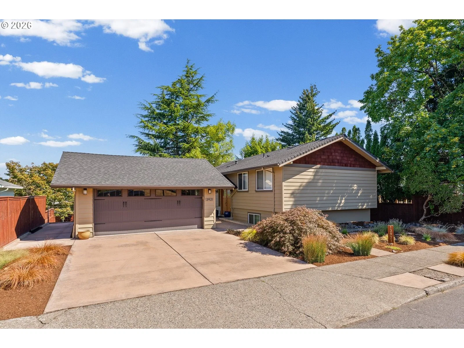 13921 NE SISKIYOU CT