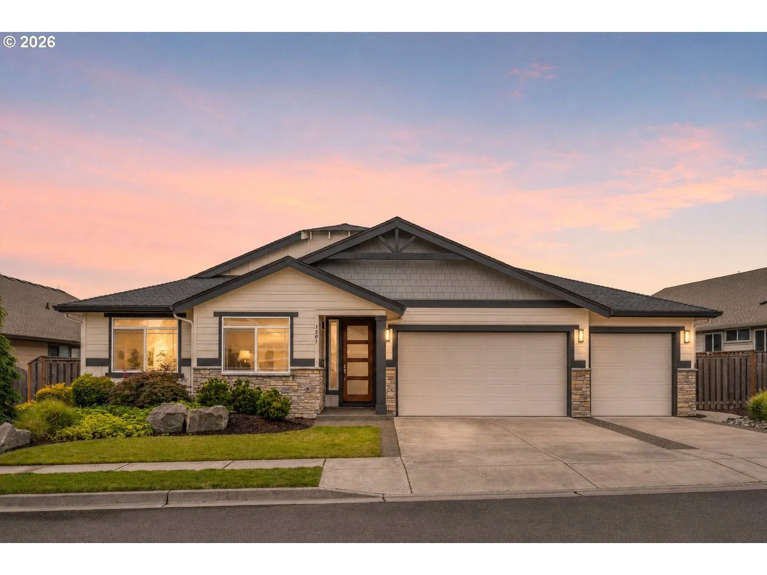 1561 S NIGHTHAWK CIR