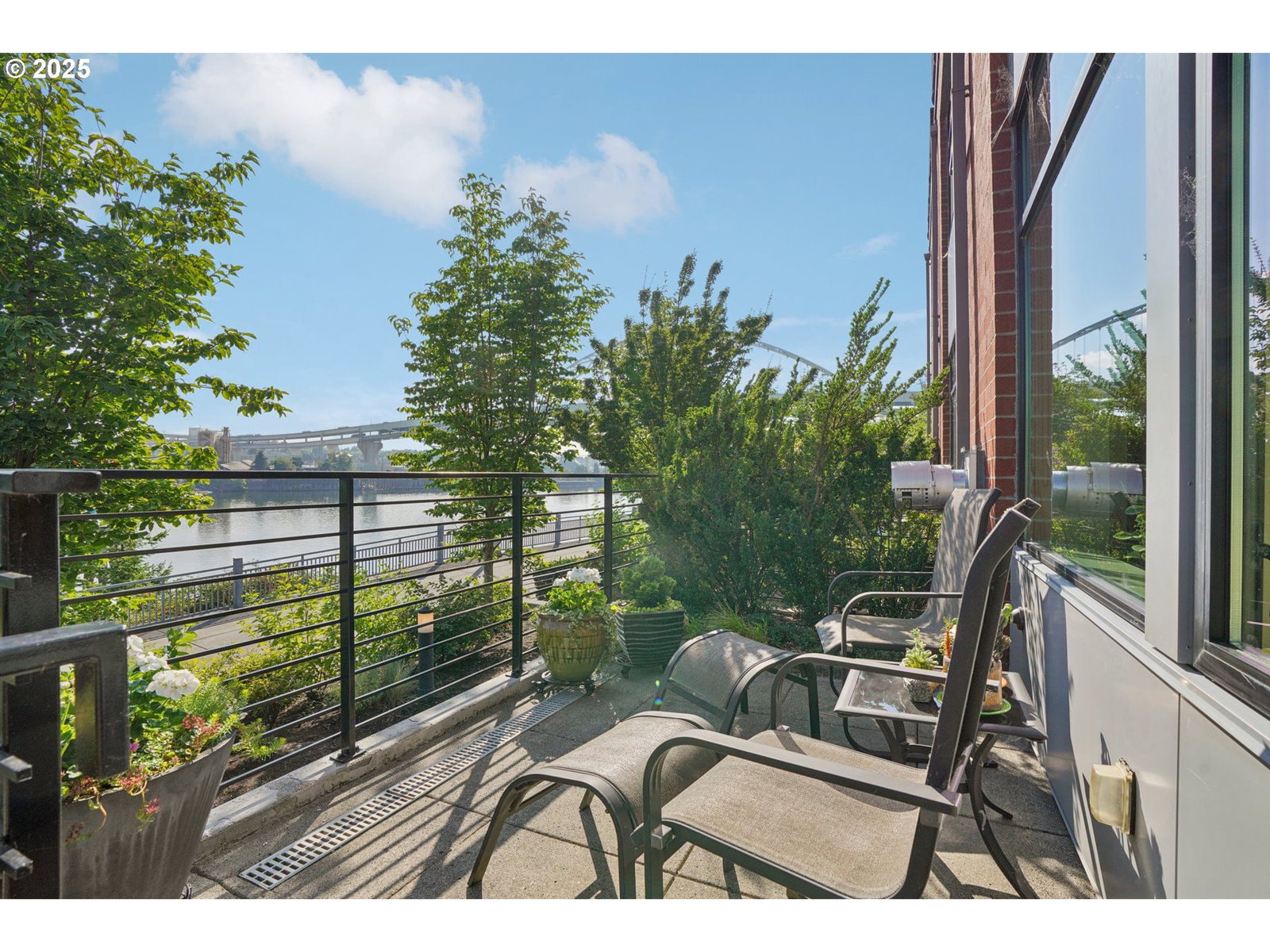 Listing photo 5 of 48, 1740 NW RIVERSCAPE ST, Portland, OR, 97209