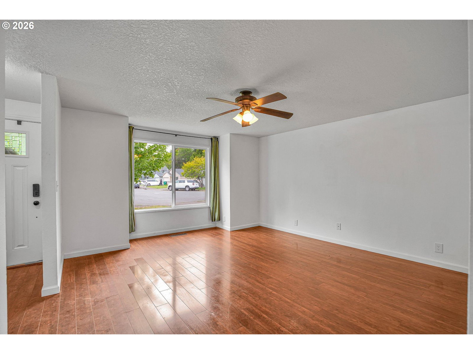 Listing photo 5 of 29, 940 SW 178TH PL, Beaverton, OR, 97003