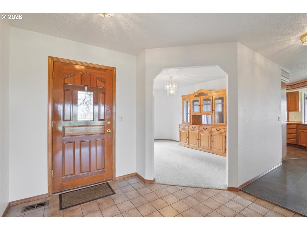 Listing photo 5 of 43, 6593 RIPPLING BROOK DR SE, Salem, OR, 97317