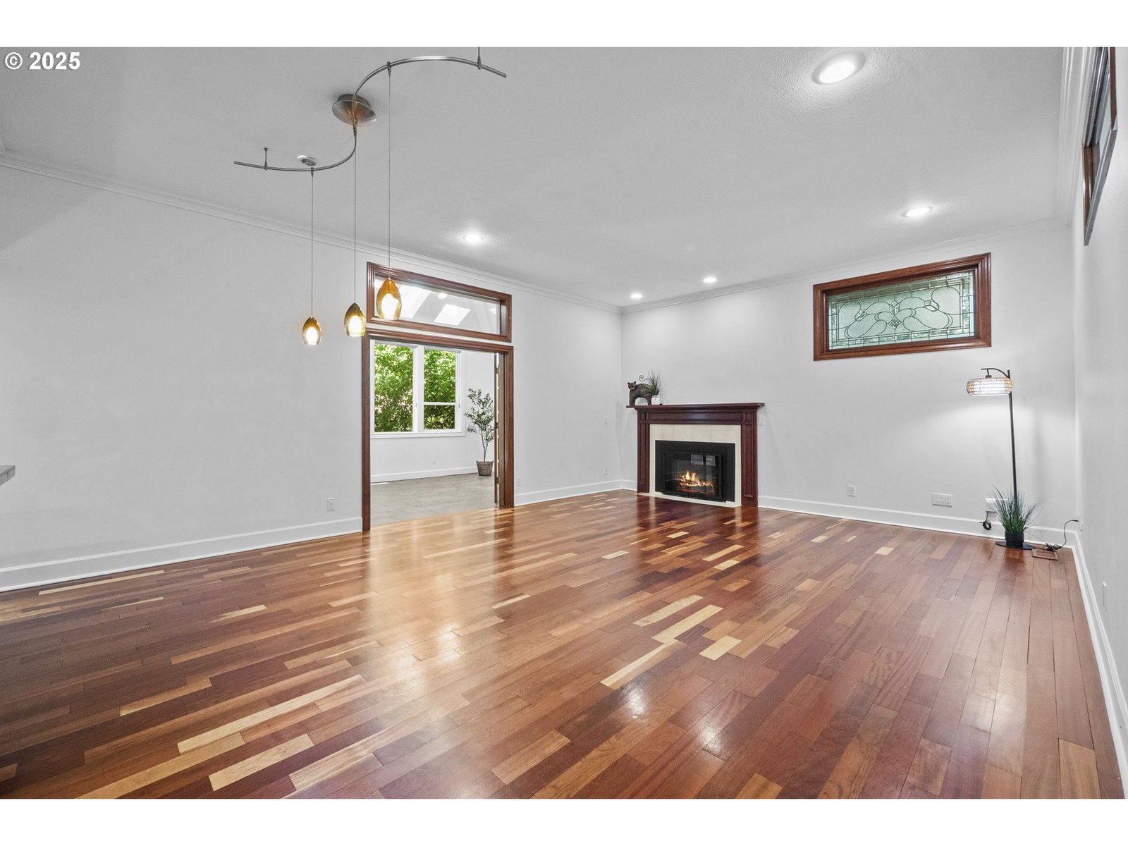 Listing photo 5 of 40, 604 SW ARBORETUM CIR, Portland, OR, 97221