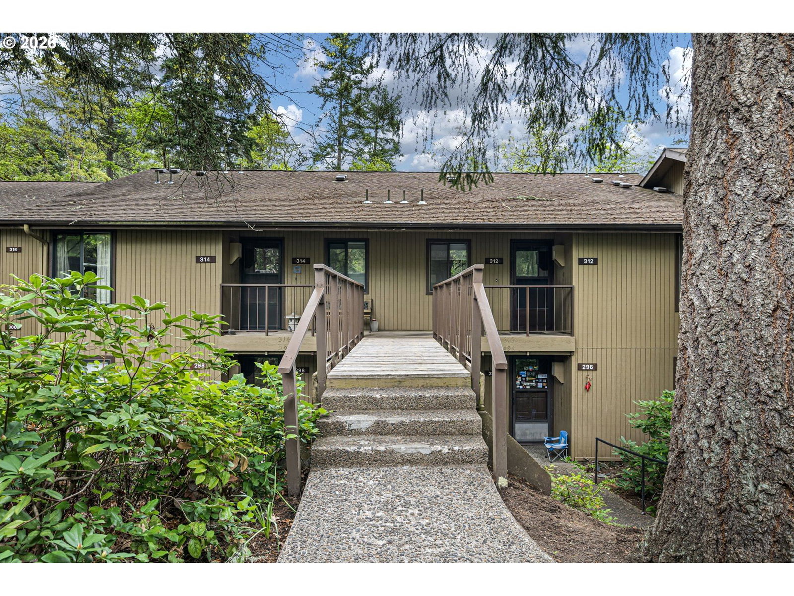 Listing photo 4 of 37, 312 HUNINGTON AVE, Eugene, OR, 97405