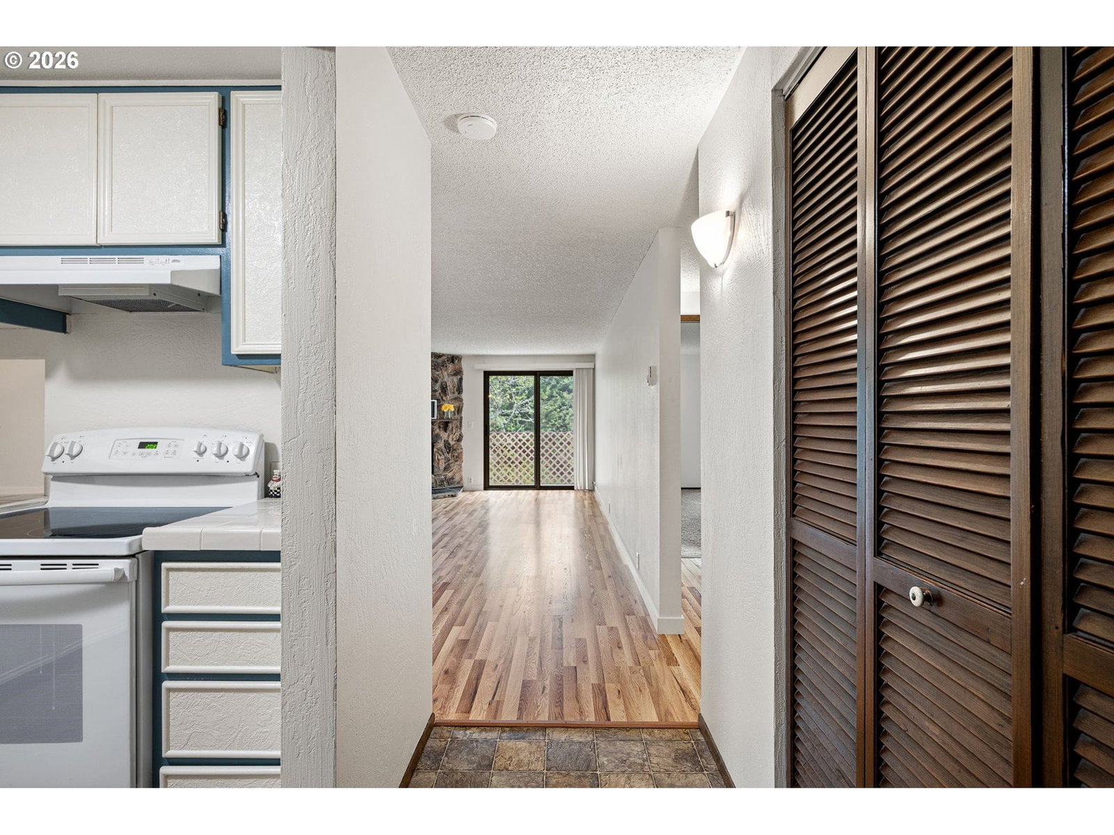 Listing photo 5 of 37, 312 HUNINGTON AVE, Eugene, OR, 97405