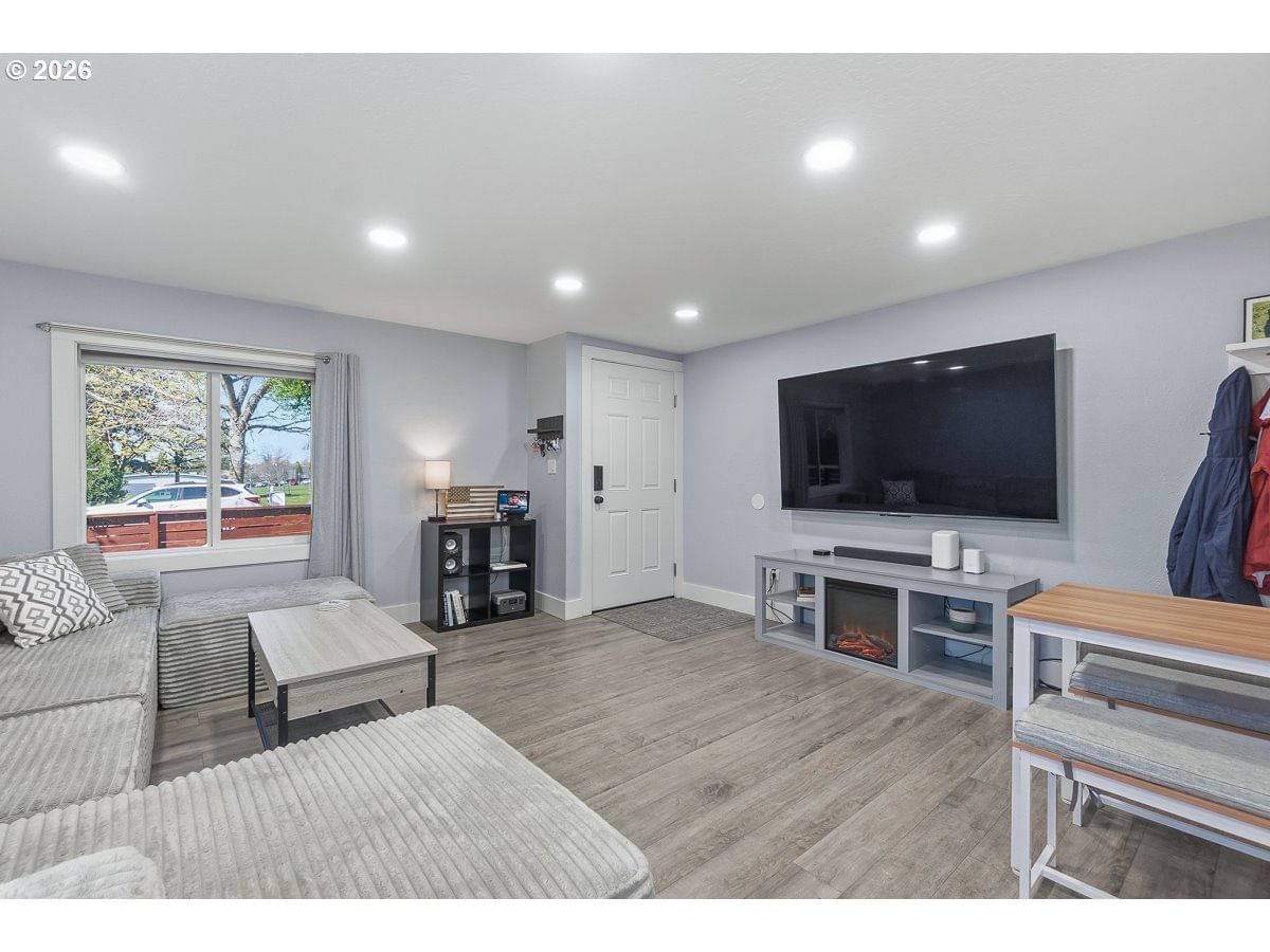 Listing photo 4 of 34, 622 SE 111TH AVE, Portland, OR, 97216