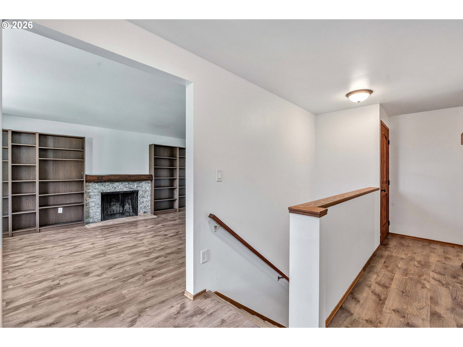 Listing photo 5 of 48, 8025 SW SCHILLER RD, Portland, OR, 97225