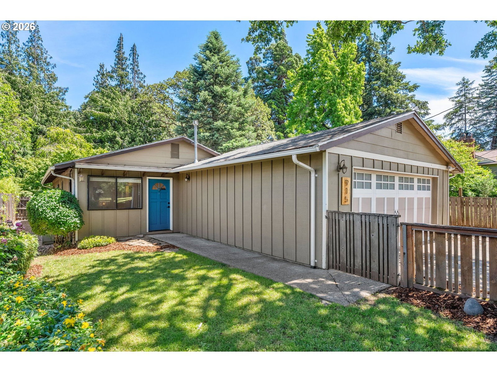 Listing photo 4 of 42, 915 7TH ST, Hood River, OR, 97031