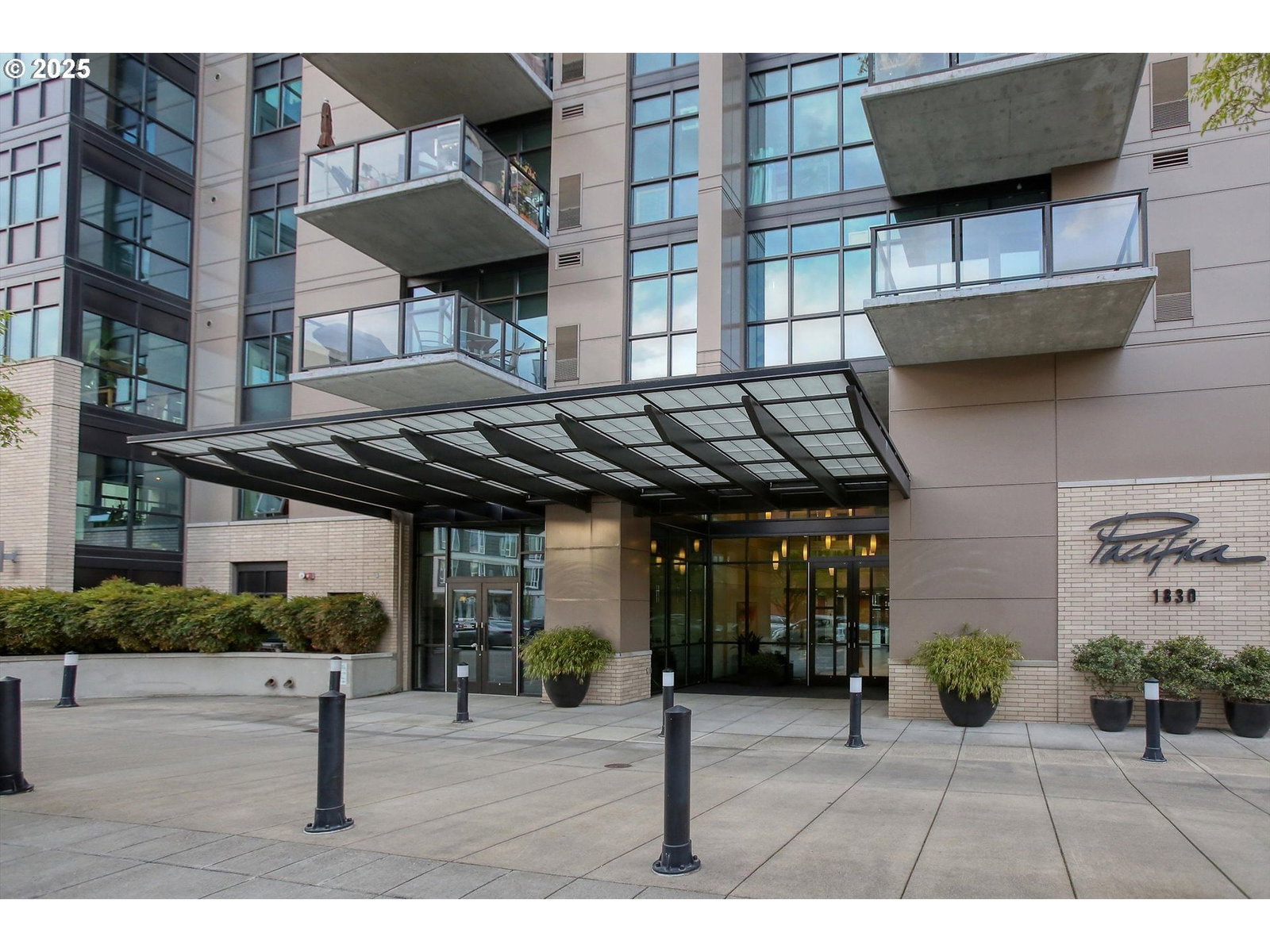 Listing photo 4 of 45, 1830 NW RIVERSCAPE ST #405, Portland, OR, 97209