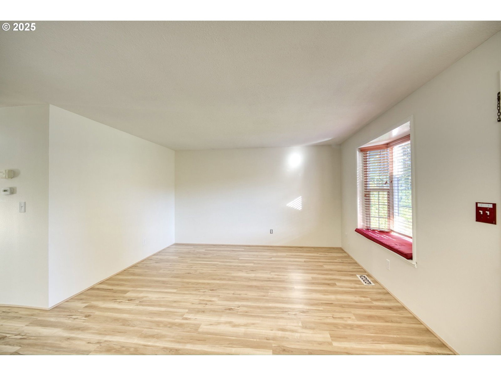 Listing photo 4 of 9, 4501 SE CHELSEA ST, Milwaukie, OR, 97222