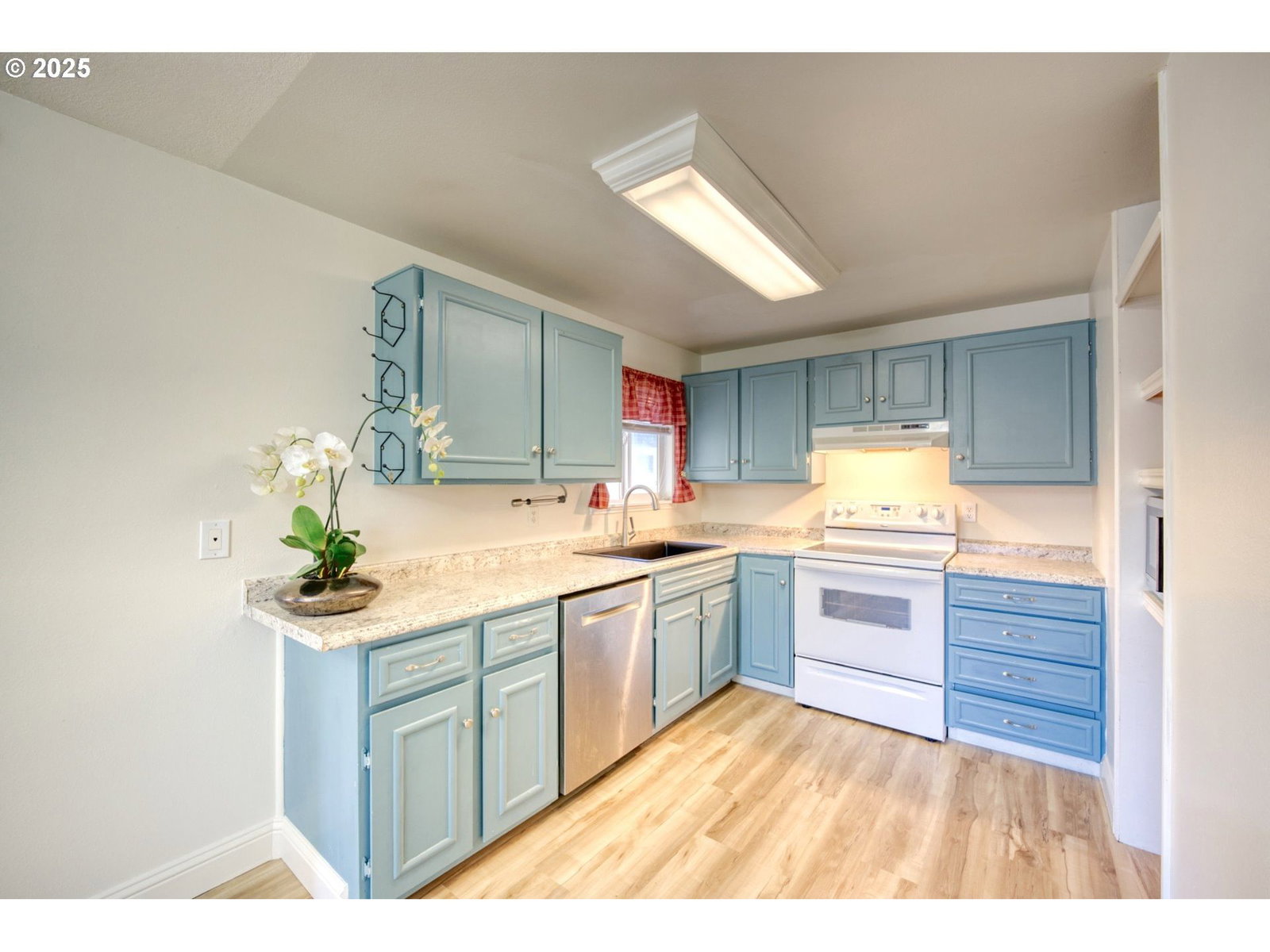 Listing photo 5 of 9, 4501 SE CHELSEA ST, Milwaukie, OR, 97222