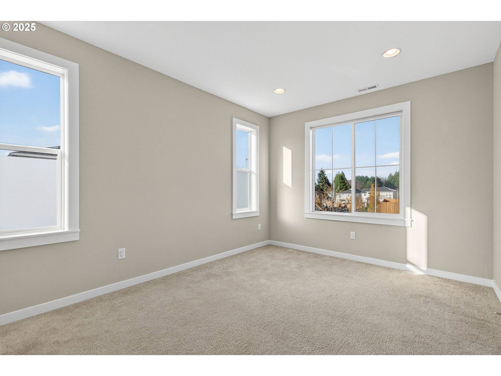 Listing photo 4 of 48, 9863 SW RIDGE DR, Beaverton, OR, 97007