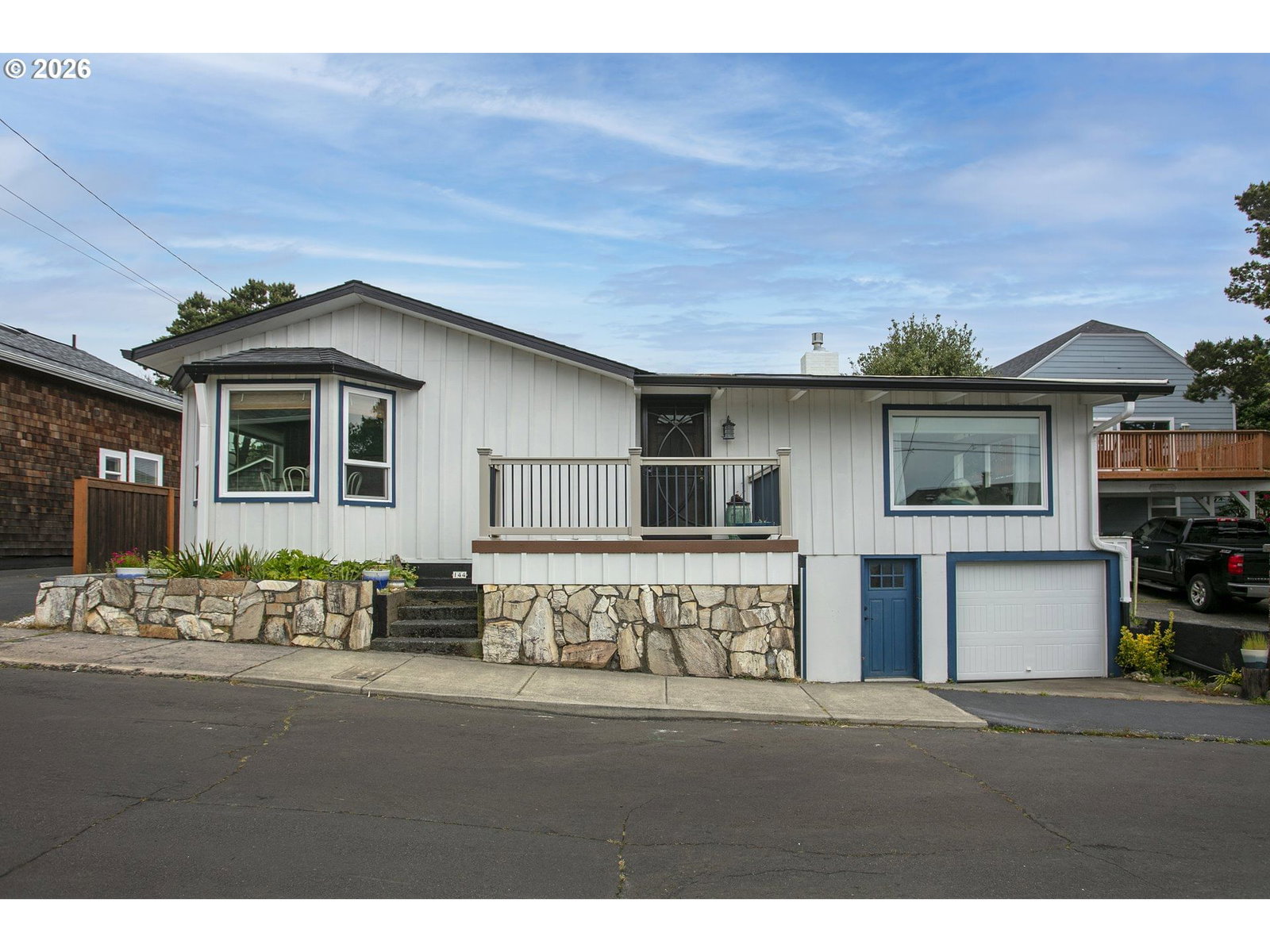 Listing photo 1 of 6