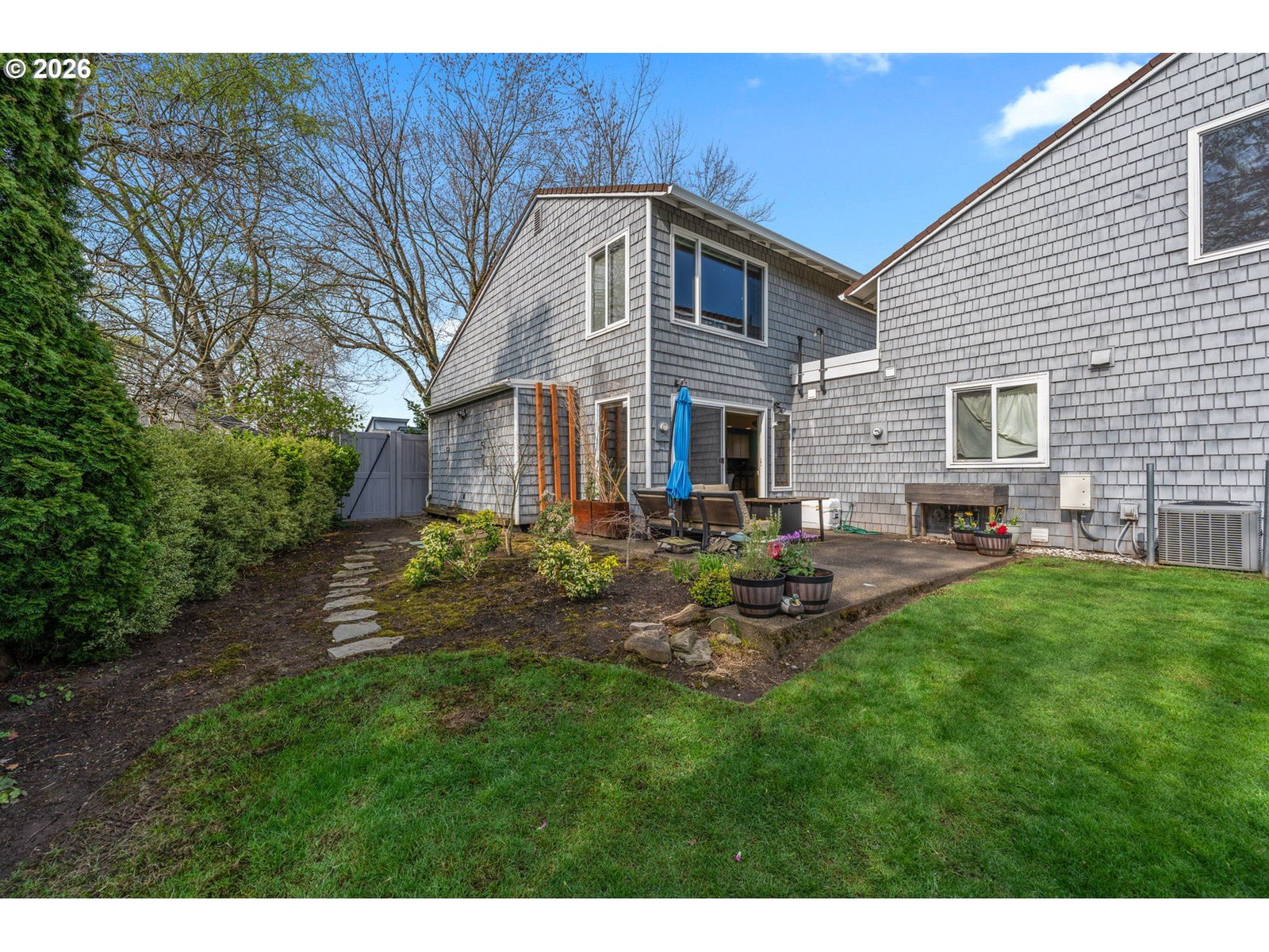 Listing photo 4 of 48, 601 N TOMAHAWK ISLAND DR, Portland, OR, 97217