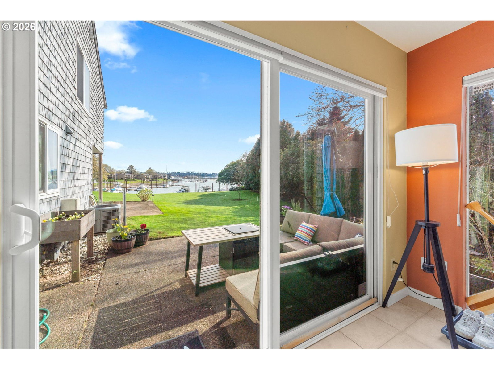 Listing photo 5 of 48, 601 N TOMAHAWK ISLAND DR, Portland, OR, 97217