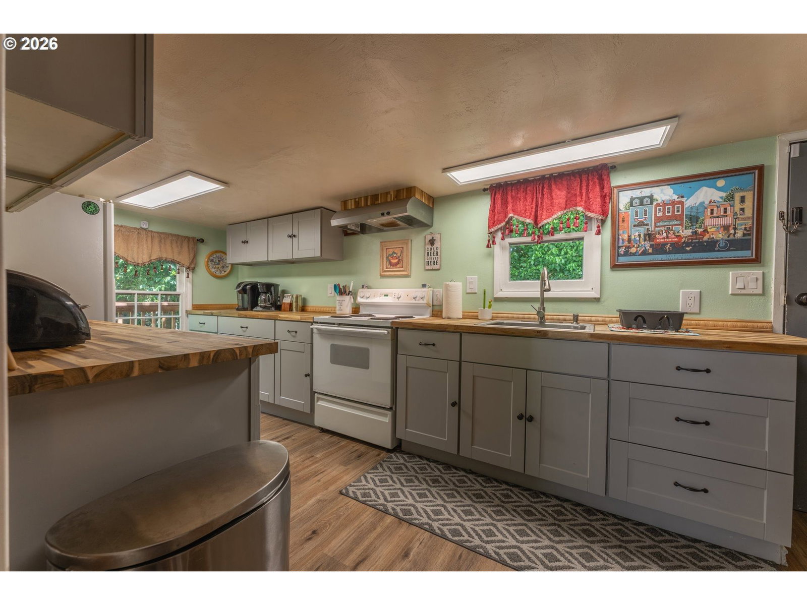 Listing photo 5 of 25, 2700 UNDERHILL LN, West Linn, OR, 97068