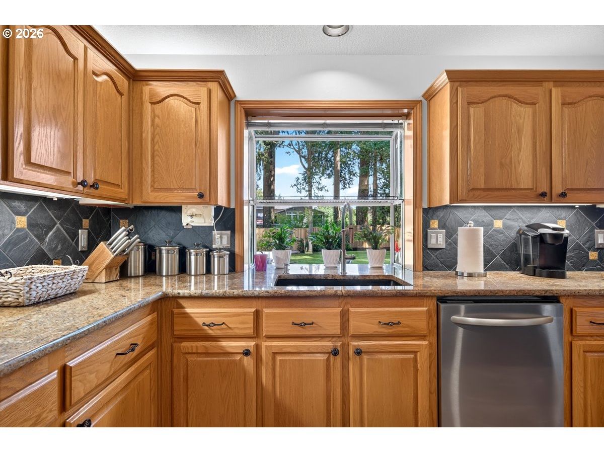 Listing photo 4 of 48, 2832 NE LORIE DR, Hillsboro, OR, 97124