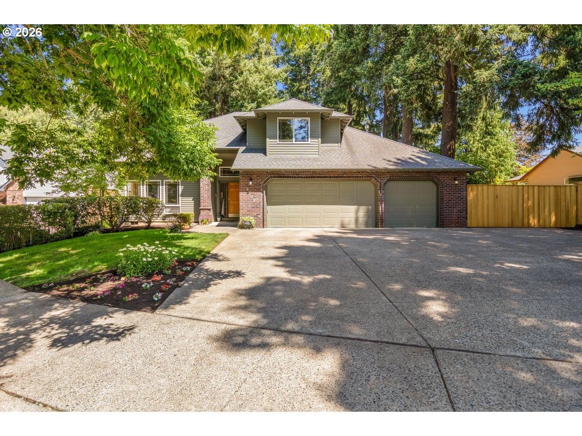 2832 NE LORIE DR