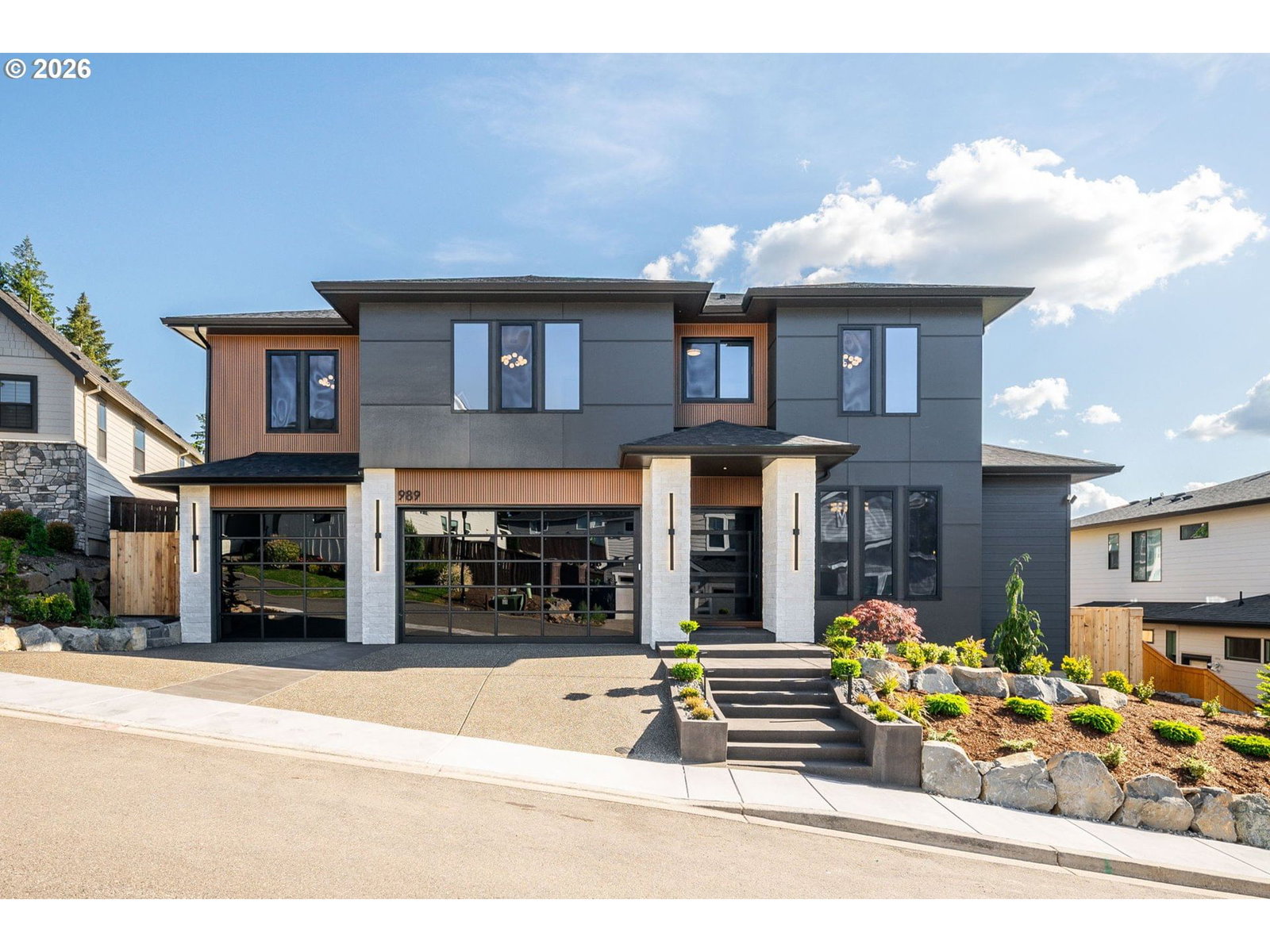 989 W MAGNOLIA LOOP