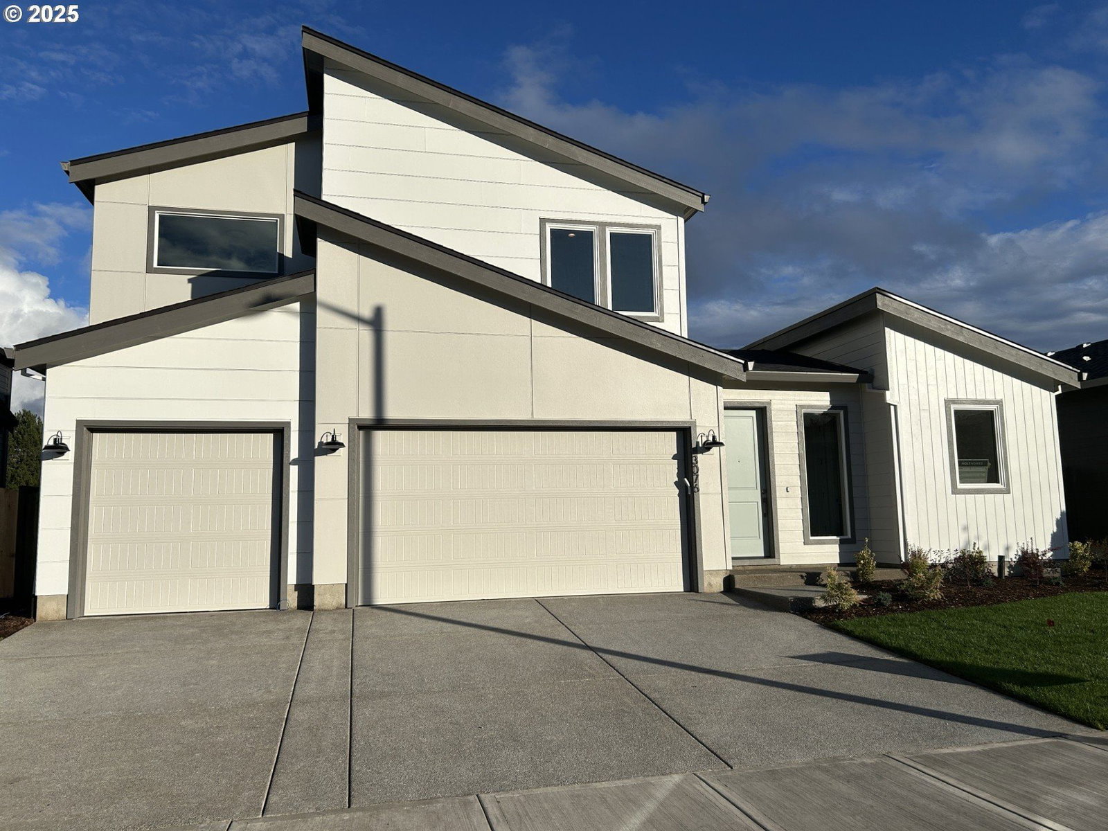 Primary listing photo, 3076 Olympic ST #17, Woodburn, OR, 97071