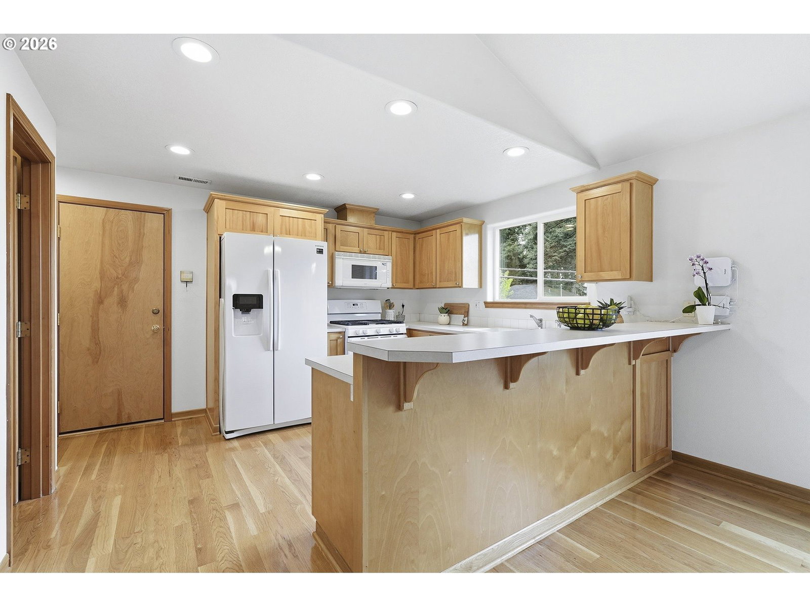 Listing photo 5 of 33, 8702 NE GLISAN ST, Portland, OR, 97220