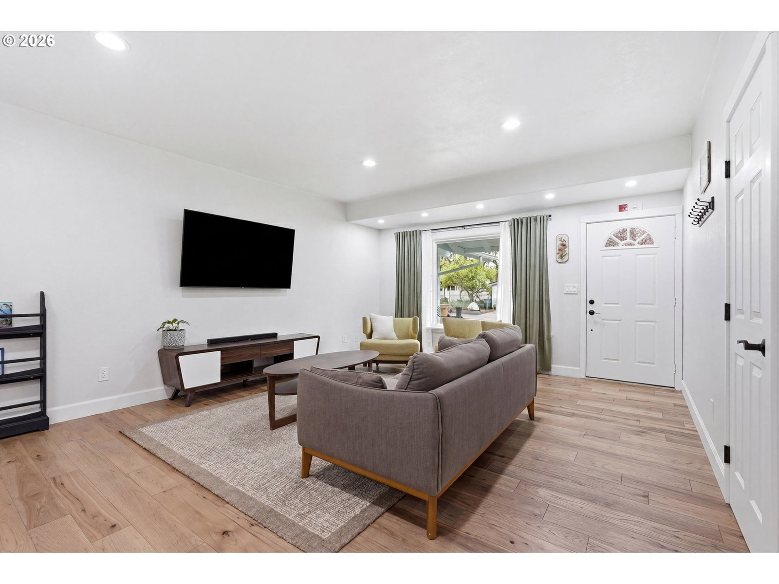 Listing photo 5 of 36, 9275 SW APACHE DR, Tualatin, OR, 97062