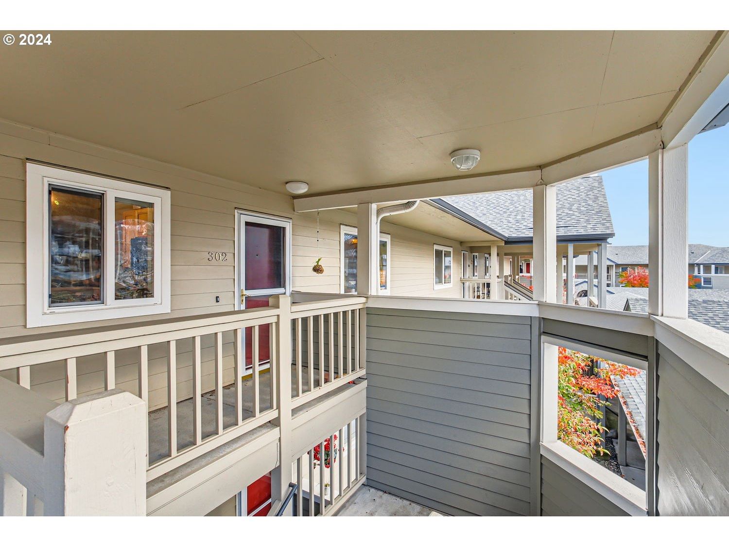 Listing photo 5 of 39, 5110 S LANDING DR #302, Portland, OR, 97239