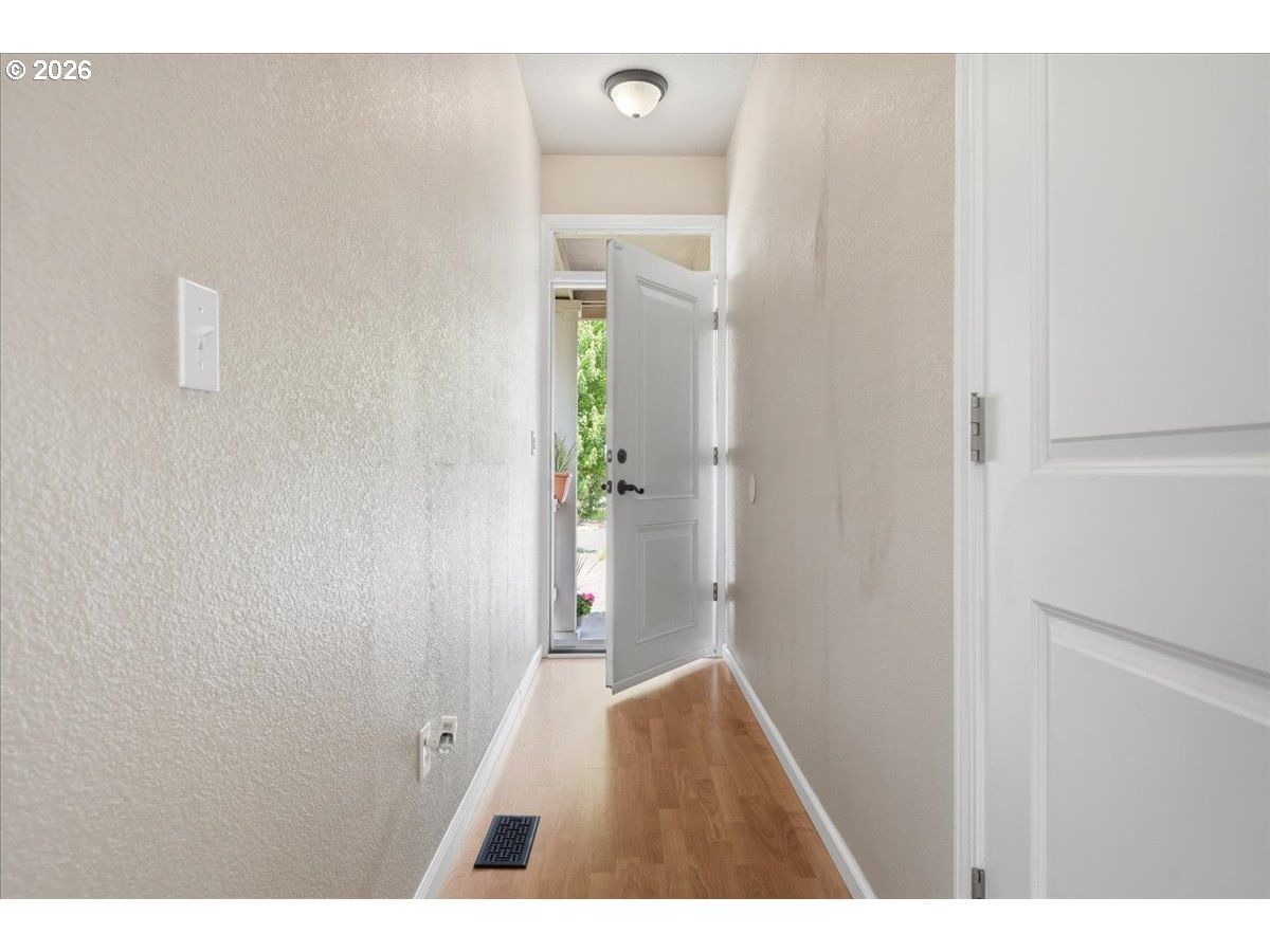 Listing photo 4 of 32, 9213 N ENDICOTT AVE, Portland, OR, 97217