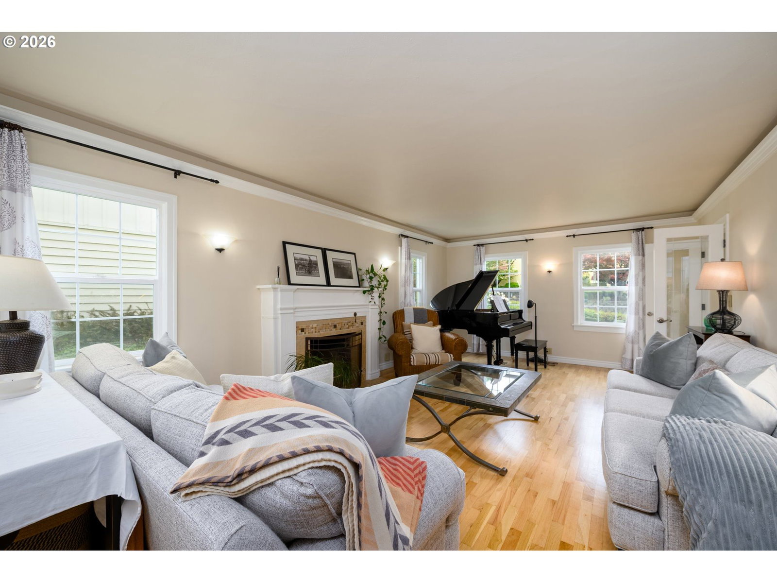 Listing photo 5 of 47, 347 W RIVERSIDE DR, Roseburg, OR, 97470
