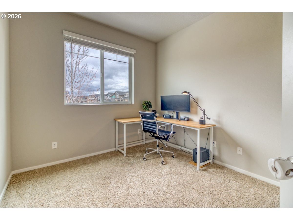 Listing photo 5 of 24, 61593 SE LORENZO DR, Bend, OR, 97702