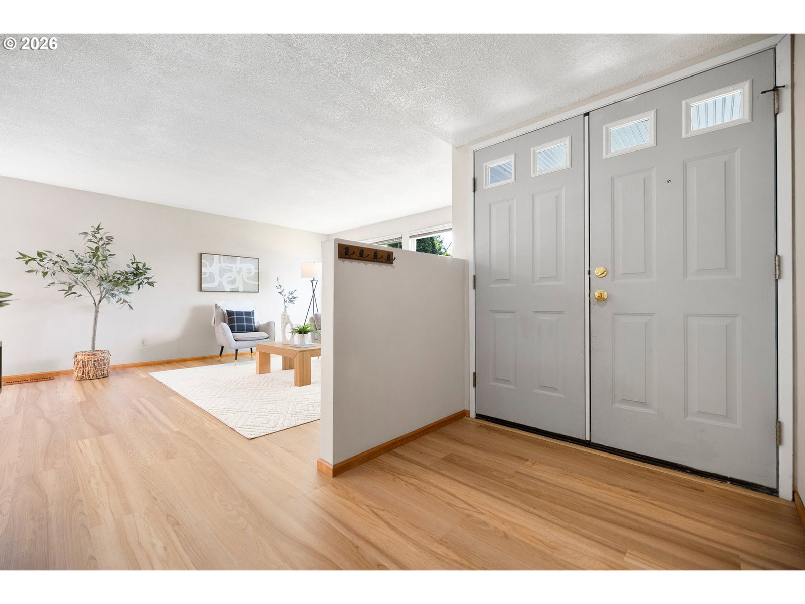 Listing photo 5 of 37, 17511 SANTIAM DR, Portland, OR, 97229