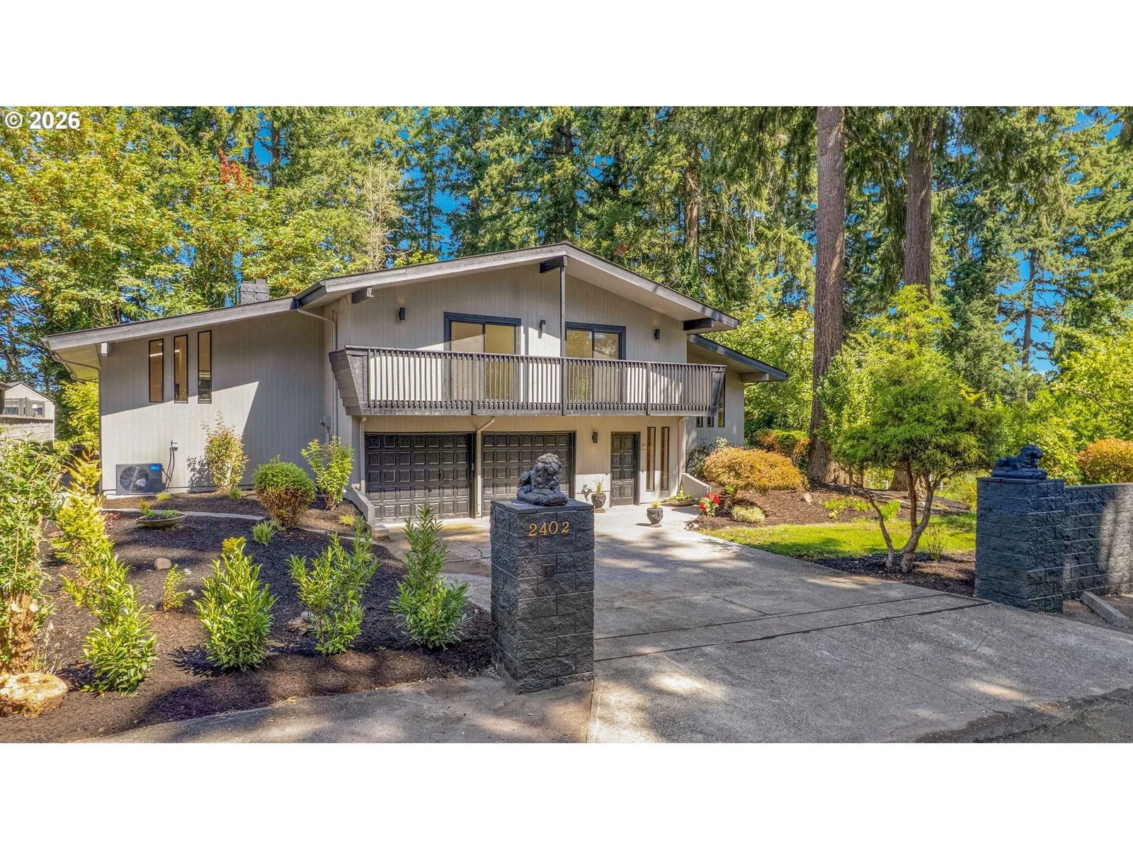 2402 NE SUMMIT RIDGE DR
