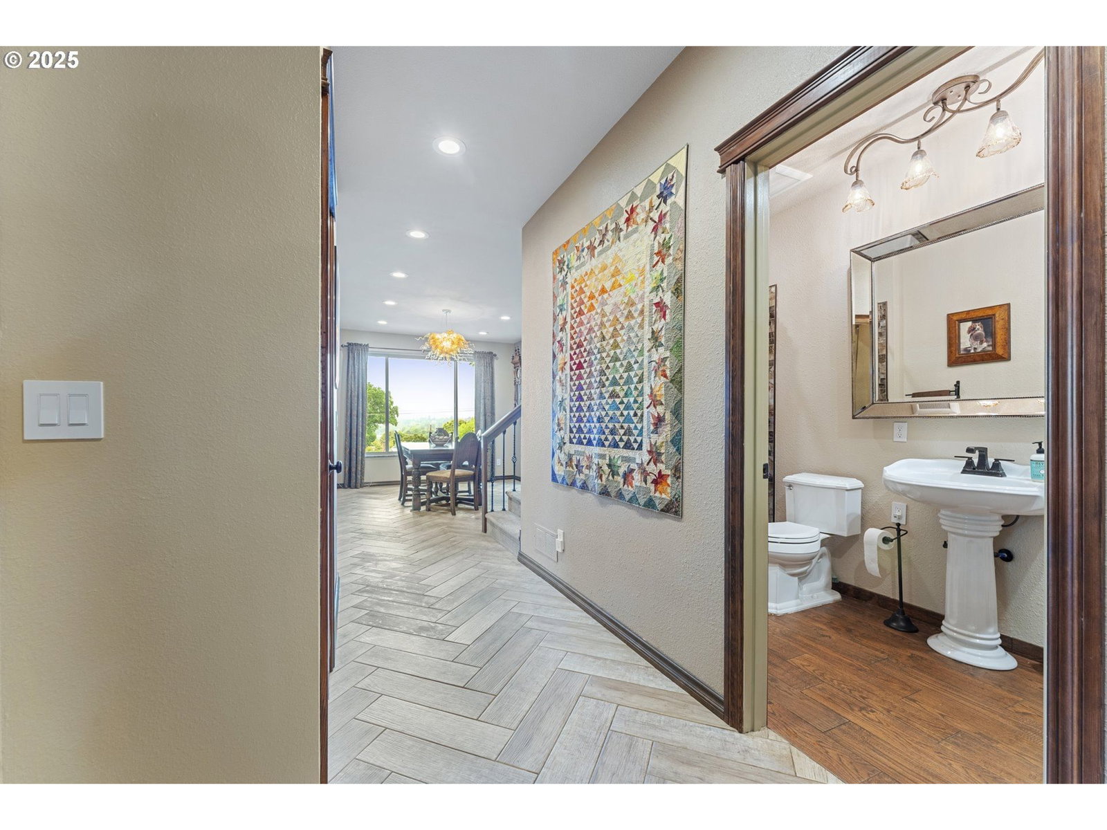 Listing photo 4 of 42, 6521 S CORBETT AVE, Portland, OR, 97239