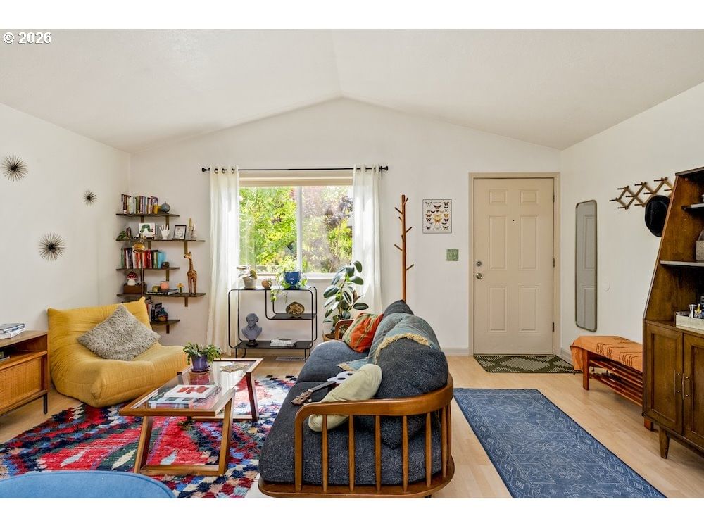 Listing photo 5 of 45, 636 SE 84TH AVE, Portland, OR, 97216