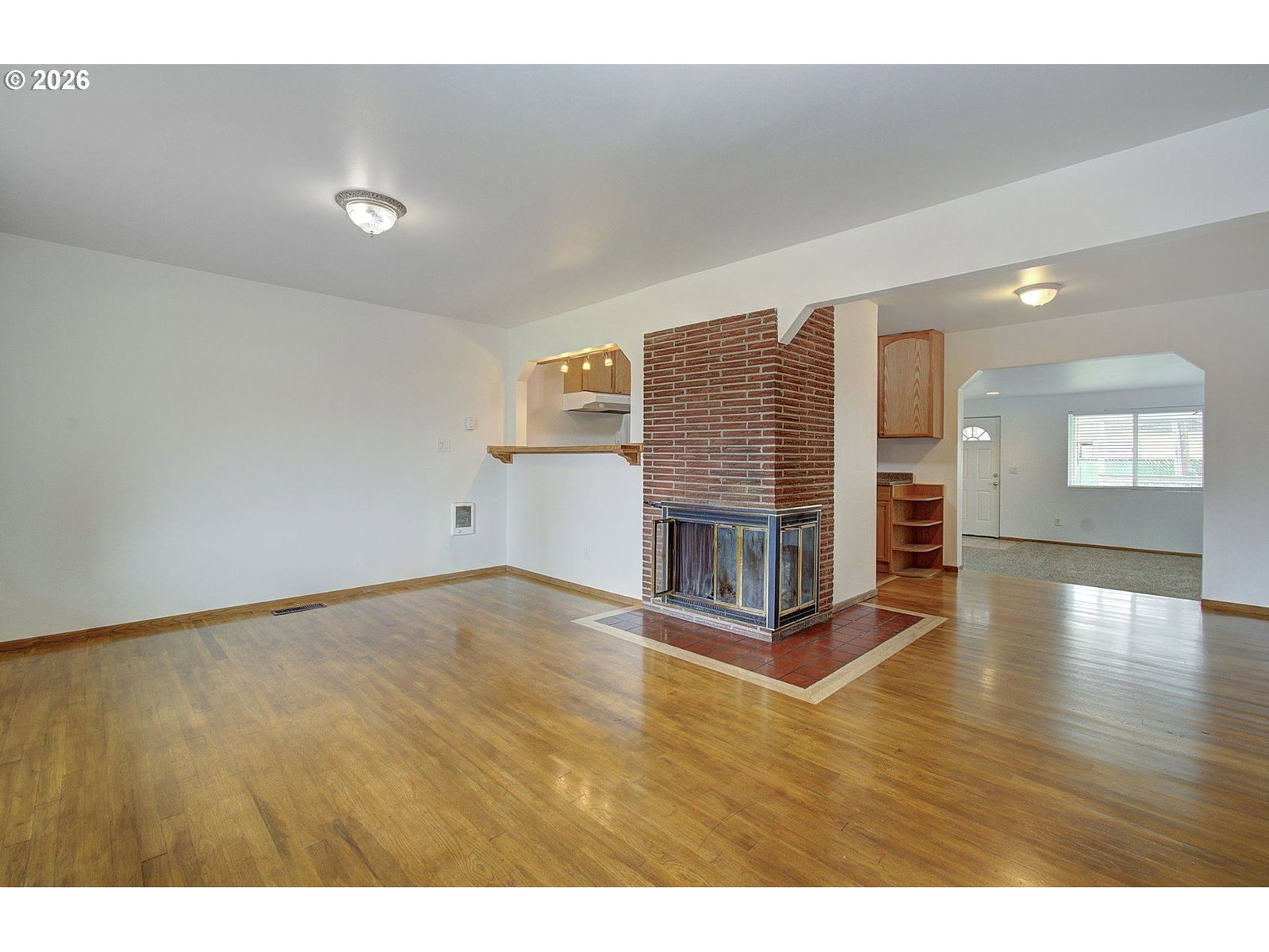 Listing photo 5 of 40, 9234 SE SALMON ST, Portland, OR, 97216