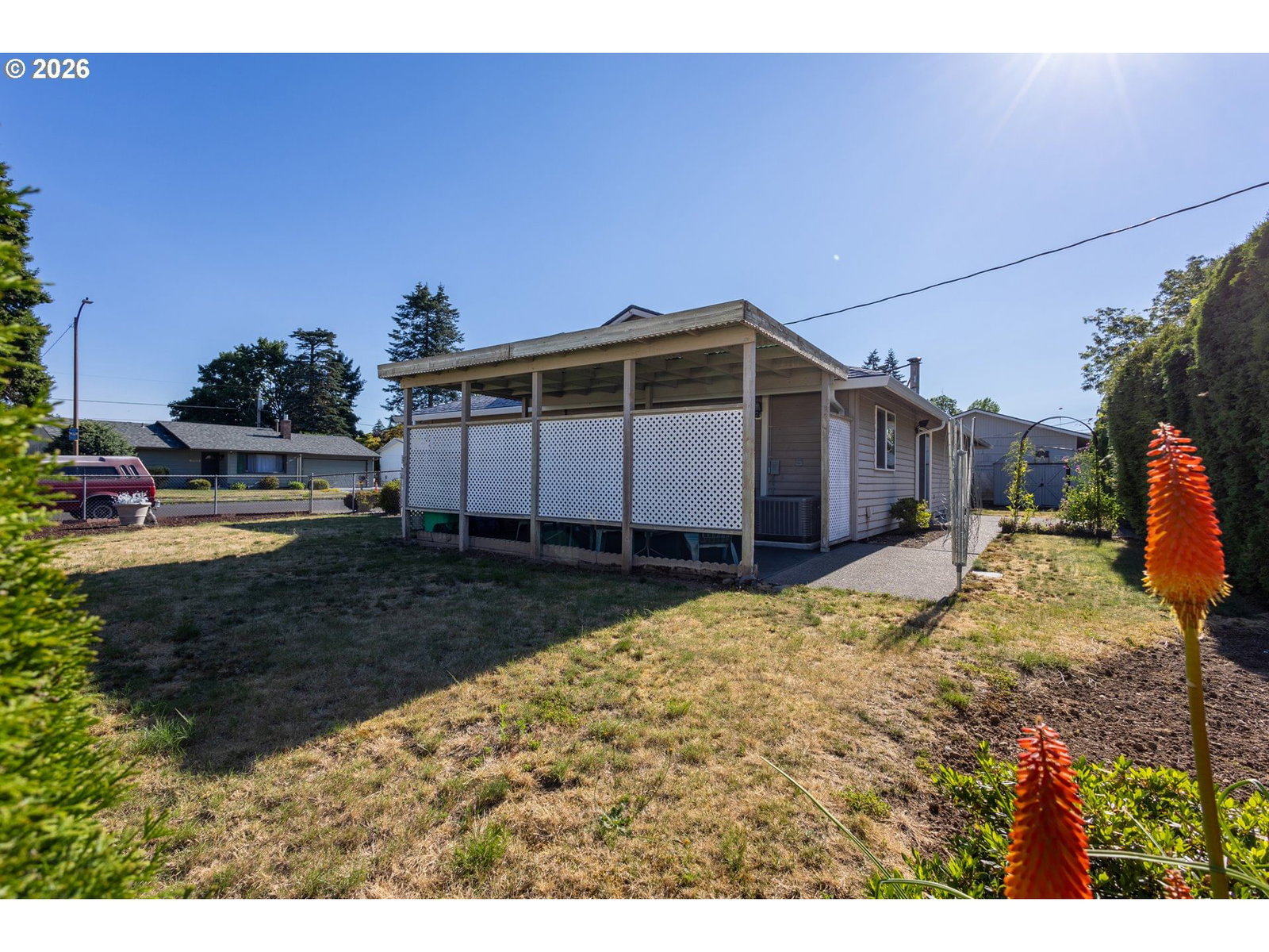 Listing photo 5 of 27, 17036 SE SALMON ST, Portland, OR, 97233