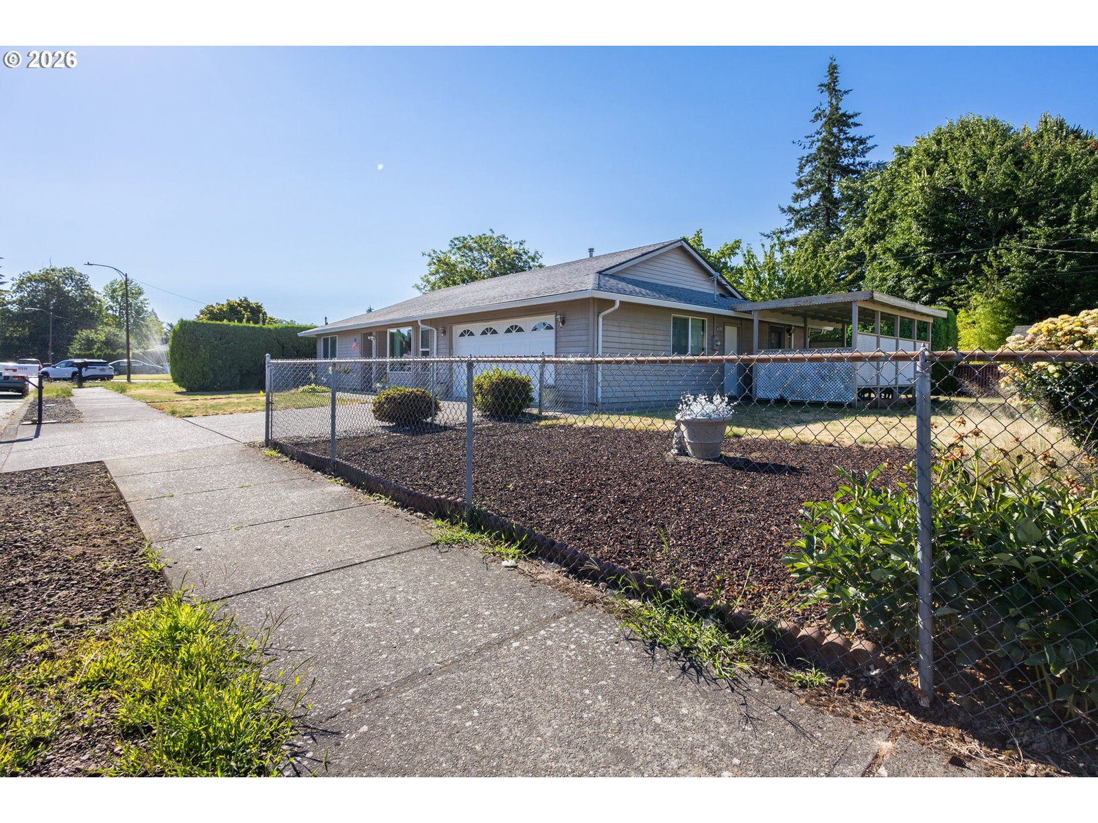 Listing photo 4 of 27, 17036 SE SALMON ST, Portland, OR, 97233