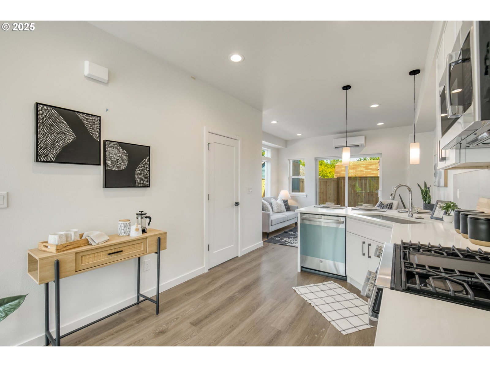 Listing photo 4 of 23, 6812 NE 6th AVE, Portland, OR, 97211