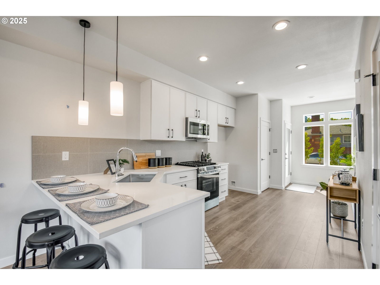 Listing photo 5 of 23, 6812 NE 6th AVE, Portland, OR, 97211