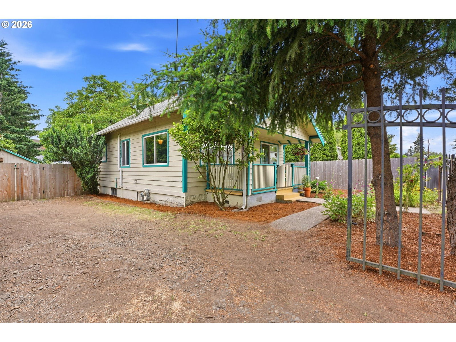 Listing photo 4 of 36, 10612 SE HAROLD ST, Portland, OR, 97266